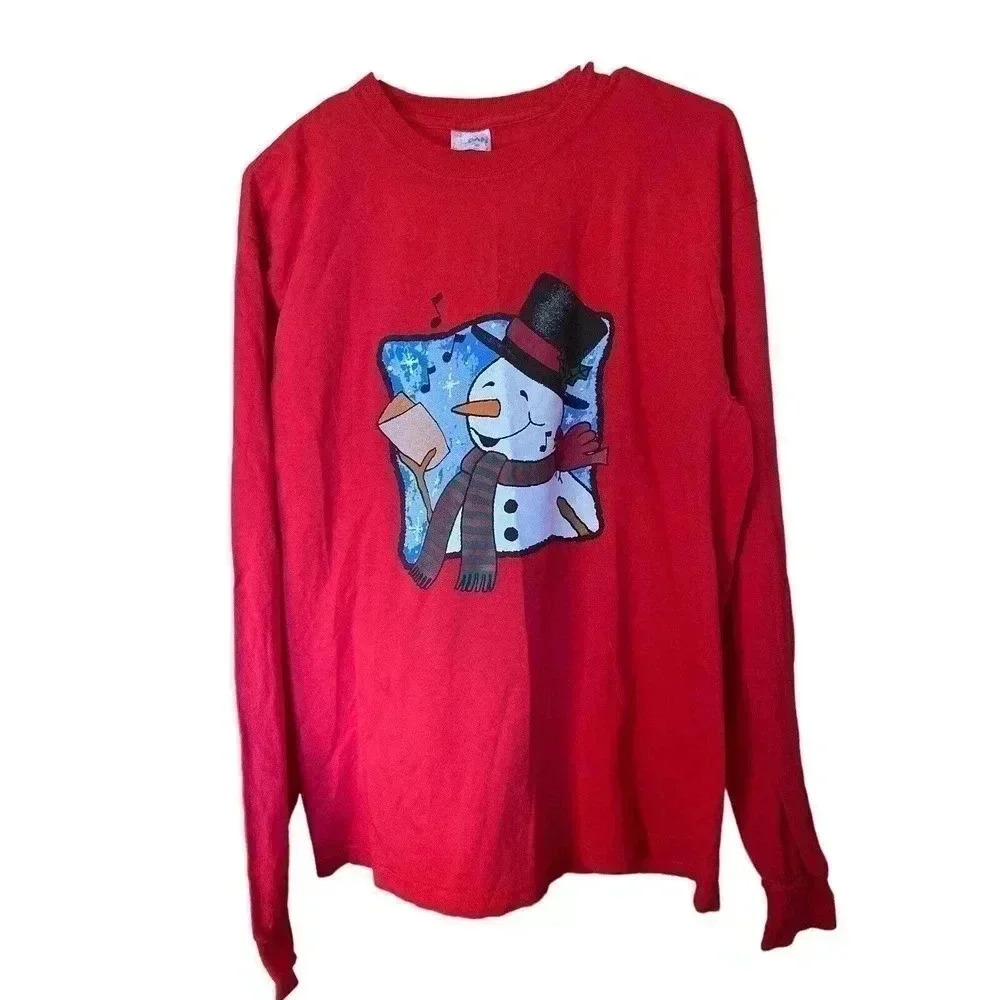 GILDAN RED TEE SIZE MEDIUM WITH SNOWMAN SINGING ON FRONT